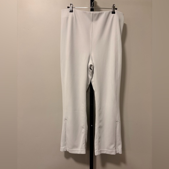 NWOT Lululemon Ribbed Softstreme Zip-Leg High Rise Cropped Pant 25β - Picture 4 of 11